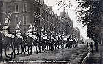 SN - London. Knightsbridge Barracks and Troop of Horse Guards - Editor �Raphael Tuck & Sone�, London - Dim. 13,9x8,7 cm - Circulado em 1905 - Col. A. Monge da Silva (c. 1904)