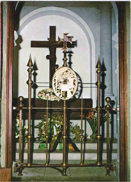 N.� 334 - MADEIRA  T�mulo de Carlos I, �ltimo imperador da �ustria e Carlos IV Rei da Hungria, que faleceu na Madeira no seu ex�lio em 1922. - Ed. CARV�O, MARTINS & SILVA, LDA, 21 - FUNCHAL FABRICADO EM IT�LIA - SD - Dim. 10,4x14,7 cm - Col. Manuel e F�tima B�ia (1975).