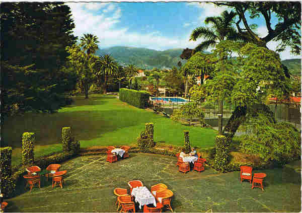 MD 157 - FUNCHAL (Madeira) Club Ingl�s - Ed. Hans Huber KG Agente no Funchal: Francisco Ribeiro, Rua Nova de S. Pedro, telef.23930 - SD - Dim. 14,8x10,3 cm. - Col. Manuel e F�tima B�ia (1975).