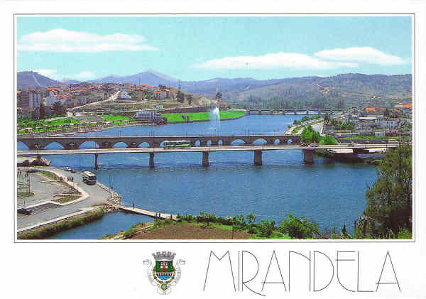 N.� 3 - MIRANDELA PORTUGAL - Ed. FRANCISCO - M�S LDA tf. 4961155 AMADORA Editores e Artes Gr�ficas EXCLUSIVO LIVRARIA PAPELARIA LUSITANA E DO BAR ESPELHO DE �GUA - MIRANDELA - SD - Dim. 15x10,5 cm - Col. - Manuel B�ia (2002).
