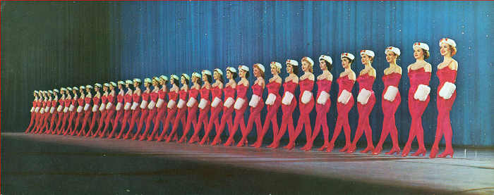 N� 25304-B - The Rockets from Radio City Music Hall - Editor �Rockefeller Center�, New York - Dim. 22,5x8,9 cm - Col. A. Monge da Silva (cerca de 1970)