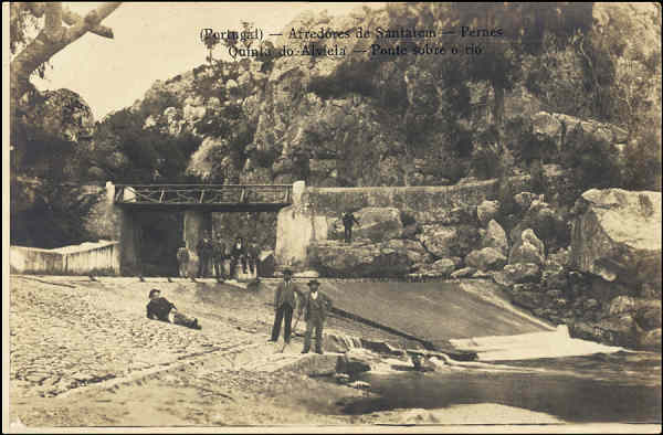 SN - SANTAR�M. Arredores de Santar�m. Pernes.Quinta do Alviela. Ponte sobre o rio - Edi��o Luiz Filipe Baptista & Cia - Dim. 14,1x9,2 cm - Col. A. Monge da Silva (1930)