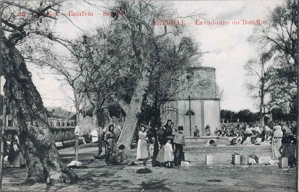 N� 22 - Lavadouro do Bomfim - Editor "Mendes-Estafeta", Set�bal - Dim. 139x90 mm - Col. A. Monge da Silva (anterior a 1910)