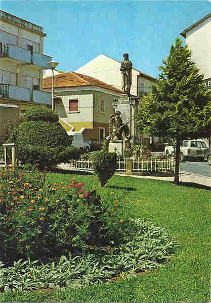 N� 7 - Soure. Monumento aos Mortos da Grande Guerra - Ed. Papelaria Armindo - Foto F. Rocha (1983) - Dim. 10,5x15 cm. - Col. Silva Rocha