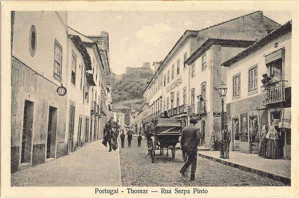 N� 29 - Portugal-Thomar � Rua Serpa Pinto - Edi��o da Loja do Barateiro - SD -  Dim. 9x14 cm - Col. Jaime da Silva (Circulado em 1928)