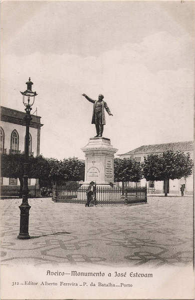 N� 312 - Aveiro - Monumento a Jos� Estevam - Editor Alberto Ferreira, P. Batalha, Porto - Dim. 138x90 mm - Col. A. Monge da Silva (cerca de1910)