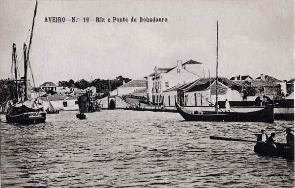 N� 16 - Aveiro - Ria e Ponte da Dobadoura - Editores Moreira Torres, Aveiro - Dim. 136x89 mm - Col. A. Monge da Silva (cerca de1910)