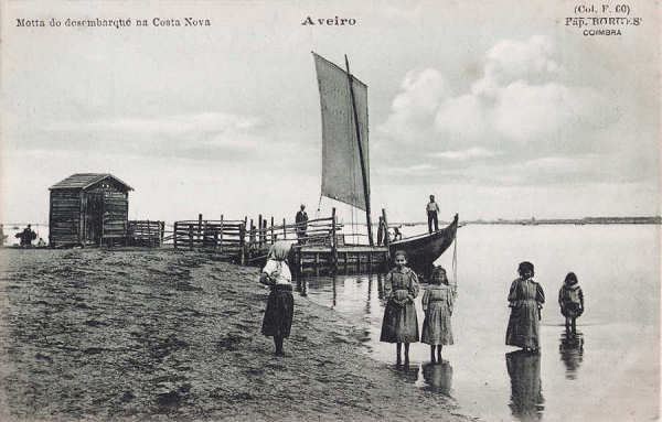 N� 60 - Aveiro - Mota do desembarque da Costa Nova - Edi��o Papelaria Borges, Coimbra - Dim. 139x89 mm - Col. A. Monge da Silva (cerca de 1910)