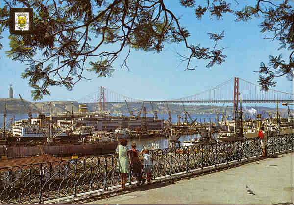 N� 464 - Lisboa (Portugal). Doca fluvial, ponte e Cristo Rei - Ed. Lifer, Porto - SD - Dim. 104x149 mm. Col. Gra�a Maia