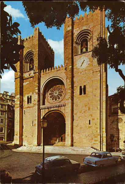 N� 857 - LISBOA. PORTUGAL. Vista da fachada da S� de Lisboa - Ed. Centro de Caridade Nossa Sr� do Perp�tuo Socorro, Porto - SD - Dim. 104x149 mm - Col. Gra�a Maia