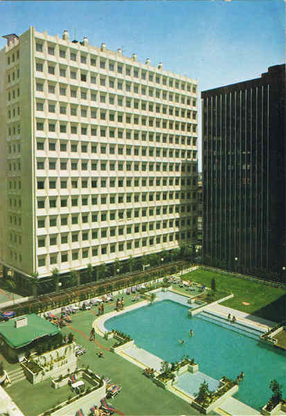 SN - Hotel Apartamentos CENTRO NORTE Agust�n de Fox�,31 MADRID - 16  Piscina y Galeria Comercial - ED. PRENSA INTERNACIONAL,S.A. BERGAS Industrias Gr�ficas 1976 - Dim. 10,2x14,7 cm - Col. Manuel B�ia (1984)