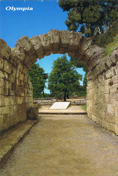 N.� 28 - OL�MPIA - A "Cripta": entrada do Est�dio (sec. III a. C.). Vista de Este. - Ed. OLYMPIC PUBLICATIONS - SKOUFA 56 - ATHENS 106 72 - TEL: 210 3615682 - 9. 9. 03 Dim. 10x15 cm - Col. F�tima B�ia(2007)