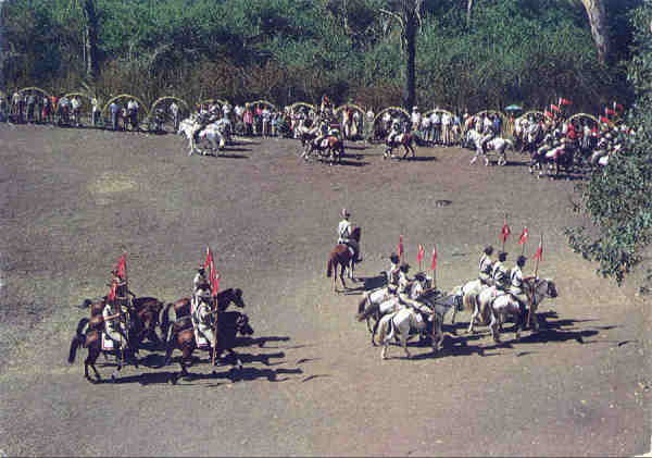 N� 7 - TIMOR. Desfile de Cavalaria nas festas do Arbiru em Atabai - Edi��o Movimento Nacional Feminino - 15,0x10,5 cm - Col. A. Monge da Silva (1970)
