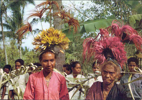 N� 9 - TIMOR. Mulheres de Laga - Edi��o Movimento Nacional Feminino - 15,0x10,5 cm - Col. A. Monge da Silva (1970)