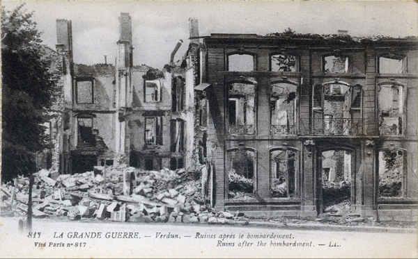 817 - La Grande Guerre. Verdun, Ruines apr�s le bombardement - Edition � Lev, Fils & Cie �, Paris - Dim. 140x87 mm . Col. A. Monge da Silva (cerca de 1920)