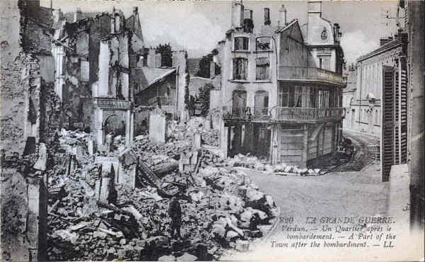820 - La Grande Guerre. Verdun, Un Quartier apr�s le bombardement - Edition � Lev, Fils & Cie �, Paris - Dim. 140x87 mm . Col. A. Monge da Silva (cerca de 1920)