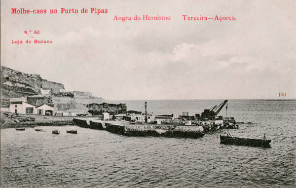 N� 50 - Angra do Heroismo, Molhe Caes no Porto das Pipas - Edi��o da Loja do Buraco - Dim. 138x88 mm - Col. A. Monge da Silva (anterior a 1910)