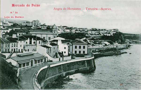 N� 54 - Angra do Heroismo, Mercado do Peixe - Edi��o da Loja do Buraco - Dim. 138x88 mm - Col. A. Monge da Silva (anterior a 1910)