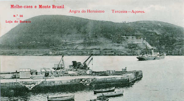 N� 56 - Angra do Heroismo, Molhe Caes e Monte Brasil - Edi��o da Loja do Buraco - Dim. 138x88 mm - Col. A. Monge da Silva (anterior a 1910)