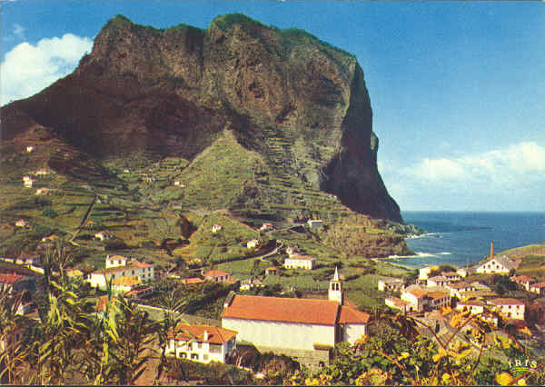 MAD 310 - PORTO DA CRUZ (Madeira) - Vista da Penha d'�guia - Ed. Francisco Ribeiro, Rua Nova de S. Pedro, 27 telef. 23930, Funchal - SD - Dim. 148x104 mm - Col. Gra�a Maia