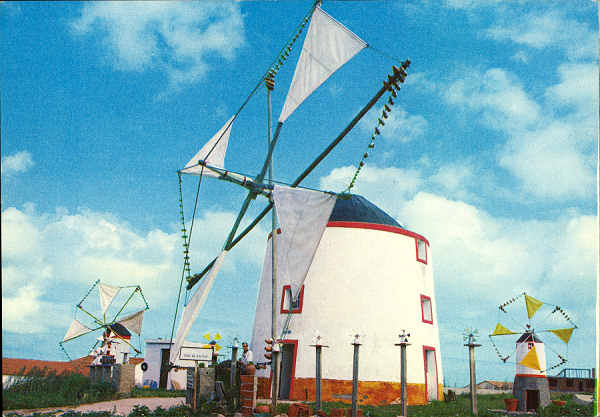 N� 9601 - Peniche. PORTUGAL. Moinhos t�picos portugueses. Jo�o Firmino. Casais Brancos - Ed. �ncora, Lisboa - SD - Dim. 149x103 mm - Col. Gra�a Maia