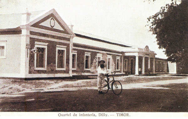 SN - Quartel de infanteria de Dilly, Timor - Edi��o L. Geisler -  SD - Dim. ??x?? cm - Col. Monge da Silva (Cerca de 1910)