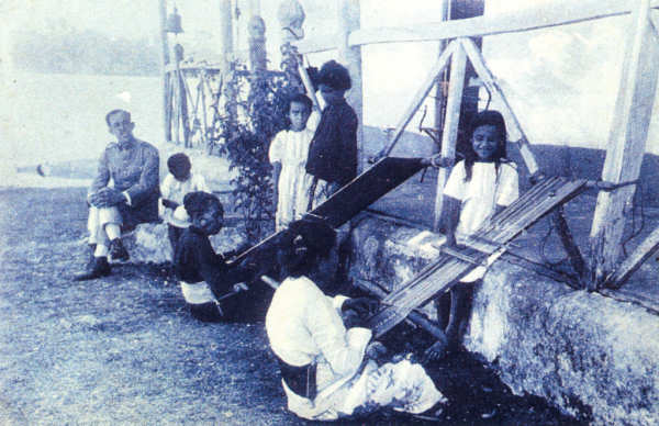 SN - Timor - Tecedeiras - Edi��o da Miss�o - SD - Dim. ??x?? cm - Col. Monge da Silva (Cerca de 1927)