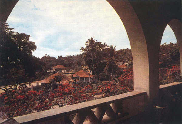 SN - Varanda da Pousada de Baucau - Edi��o do CTI (Comando Territorial Independente de Timor) - SD - Dim. ??x?? cm - Col. A. Monge da Silva (cerca de 1967)