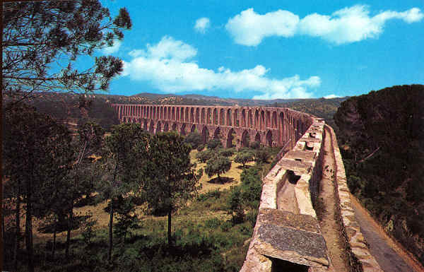 N� 1067 - TOMAR-PORTUGAL - Aqueduto do Convento. Peg�es Altos - Ed. Centro de Caridade �N� Sr� do Perp�tuo Socorro�, Porto - SD - Dim. 150x103 mm - Circulado em 1970 - Col. Gra�a Maia