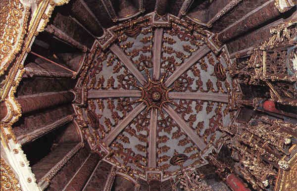 N� 1056 - TOMAR-PORTUGAL - Ab�bada da Charola da Igreja do Convento de Cristo - Ed. Centro de Caridade �N� Sr� do Perp�tuo Socorro�, Porto - SD - Dim. 150x103 mm - Circulado em 1970 - Col. Gra�a Maia