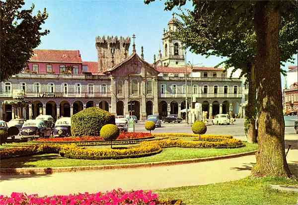 N� 72 - BRAGA-Portugal - Biblioteca Municipal e Jardim de St� B�rbara - Edi��o Centro de Caridade Nossa Senhora do Perp�tuo Socorro, Porto - Fotografia cedida pela TAP - S/D - Dimens�es: 14,9x10,4 cm. - Circulado em 22/01/1968 - Col. Gra�a Maia