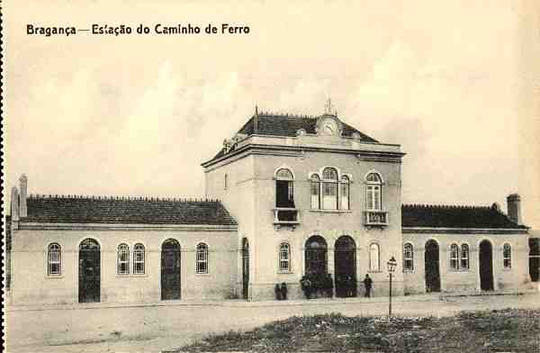 S/N - Bragan�a-Esta��o do Caminho de Ferro - Edi��o de Adriano Rodrigues, Bragan�a - S/D - Dimens�es: 13,6x8,8 cm. - Col. Aur�lio Dinis Marta.