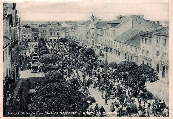 S/N - Portugal-Caldas da Rainha: Pra�a da Republica � hora do Mercado - Editor Fernando Daniel de Sousa - Editado em 1944 - Dimens�es: 15,0x10,5 cm . - Col. Miguel Chaby