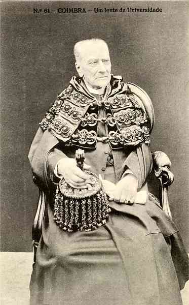 N.� 61 - Coimbra: Um lente da Universidade - Edi��o da Havaneza Central, R. Visconde da Luz, 2 a 6 Coimbra - S/D - Dimens�es: 8,7x13,8 cm. - Col. Aur�lio Dinis Marta.