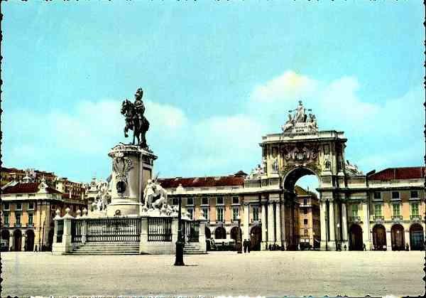 4C/L - Lisboa-Pra�a do Com�rcio - Edi��o Lisboa Tur�stica - S/D - Dimens�es: 14,8x10,4 cm. - Col. F�tima B�ia (1962).