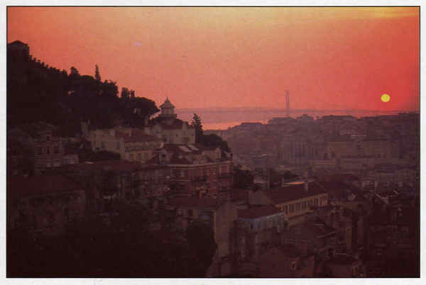 N.� 272 - LISBOA - Portugal. Vista Nocturna - Ed. MARGRAPE - S/D - Dimens�es: 15x10 cm. - Col. M�rio F. Silva.