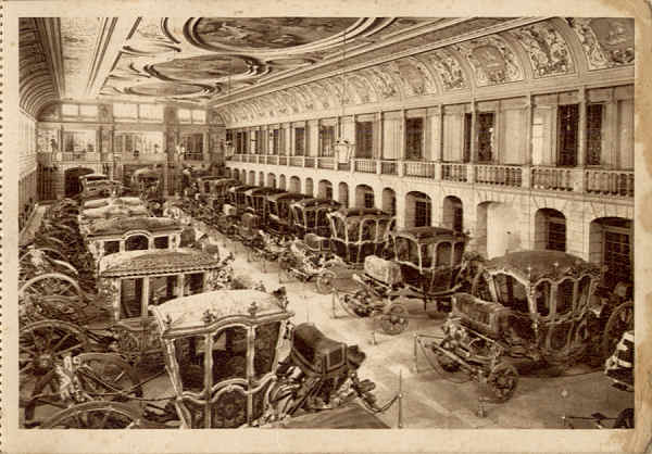 N� 1 - Aspecto do Sal�o dos Coches - Edi��o Museu Nacional dos Coches - SD - Dim. 9,8x14 cm - Col. Bas�lio Ministro