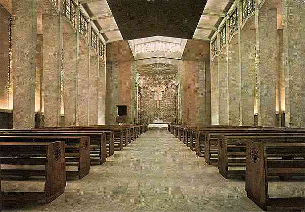 S/N - Luanda - Interior da Igreja da Sagrada Fam�lia - Edi��o P�lo - S/D - Dimens�es: 14,4x10,3 cm. - Col. Jos� Guiomar.