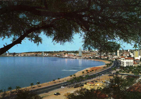 N.� 33 - LUANDA Vista da Ba�a -  Ed. ELMAR C.P.5352, Luanda - Dimens�es: 14,8x10,4 cm - Col. Jos� Manuel C. Pereira (1971).