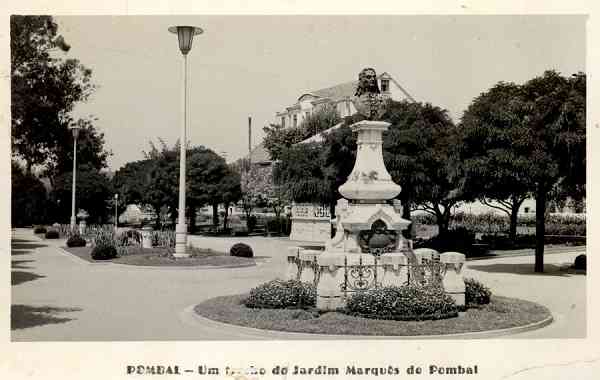 S/N - POMBAL-Um trecho do Jardim Marqu�s de Pombal - Edi��o Casa Tel�maco, Pombal - S/D - Dimens�es: 13,7x8,9 cm. - Col. �nio Curvo Semedo (Circulado em 1955).