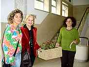 Representantes da Associa��o de Pais e Encarregados de Educa��o entregaram uma rosa a cada professor.