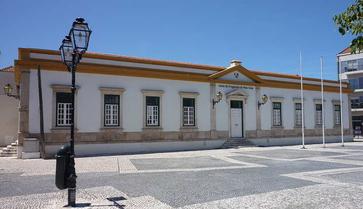 Edif�cio da antiga escola prim�ria da Vera Cruz, actualmente sede da Junta de Freguesia. Clicar para ampliar.