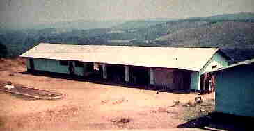 Cantina e refeit�rio da 3� Companhia de Ca�adores do B. Ca�. 4511. Quimbele (Angola), 1973.