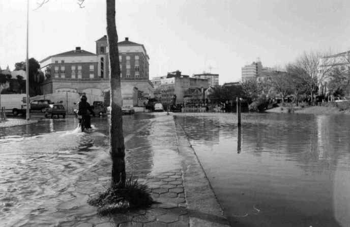 As super-estruturas urbanas do final do s�culo na ocupa��o do centro da cidade de Aveiro