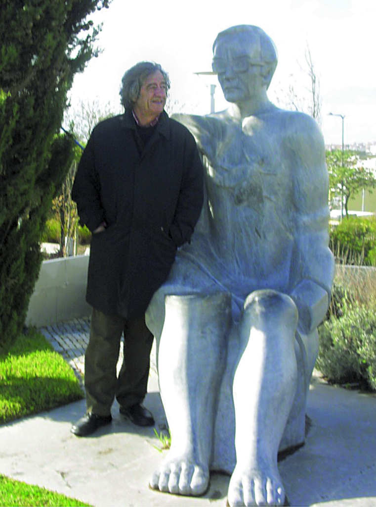 No Parque dos Poetas, Oeiras, junto à estátua de Alexandre O’Neill - pág. 28