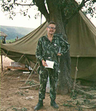 Acampamento na Quimabaca, no nordeste de Angola (sector de U�ge), em 14 de Mar�o de 1973.