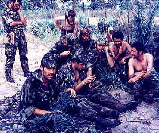 Comunica��o via r�dio com a sede do batalh�o e pedido de evacua��o. Angola, 20 de Dezembro de 1972.