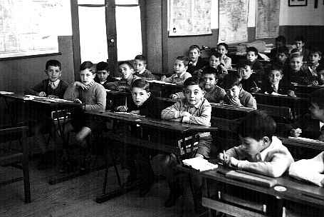 Fotografia da segunda classe, na Escola Prim�ria N.� 1 de Espinho, em 1953. (Clicar para aumentar)