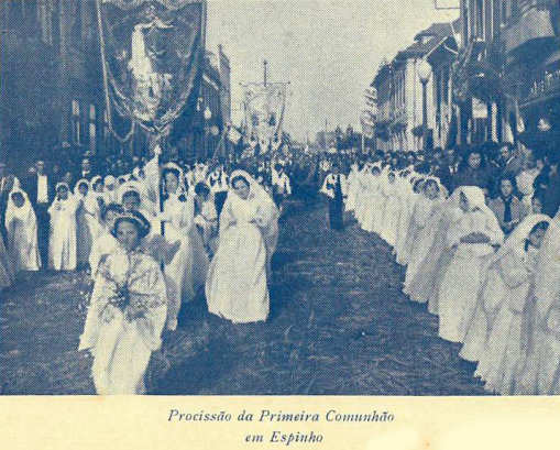 Procissão da Primeira Comunhão em Espinho.