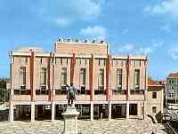 Edifício da autoria de Fernando Távora, situado na Praça da República, em frente à Câmara Municipal de Aveiro.